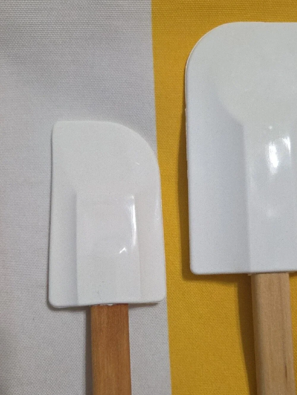 Le Creuset White Silicone and Wood Spatula Set - 3 Piece